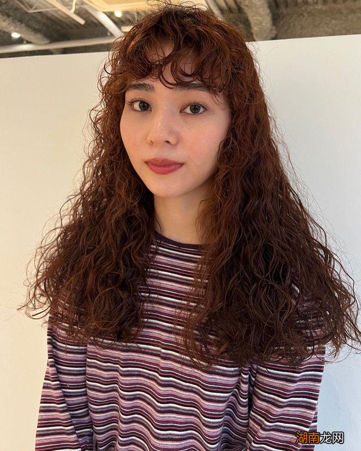 头发细软留长发,发型别乱整,最美烫发还是羊毛卷