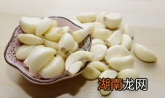 糖蒜的腌法怎么腌 糖蒜的腌制方法25斤比例