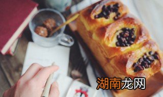 面包可以放微波炉加热吗 蛋糕店的面包可以放微波炉加热吗