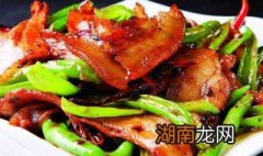 如何制作好吃下饭的辣椒炒五花肉 辣椒炒五花肉的家常做法