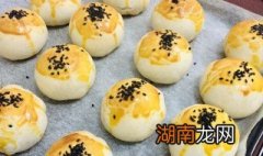 中式传统糕点之蛋黄酥的做法 中式蛋黄酥的做法大全