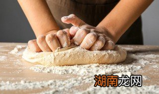 和好的面团没用完怎么保存 怎么保存和好的面团不干硬