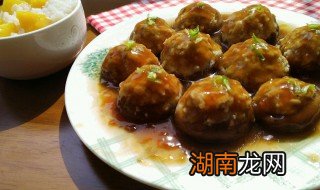 如何做出嫩滑好吃的肉末香菇丸 香菇肉末丸子