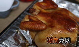 用烤箱如何烤整只鸡 如何在烤箱里烤一整只鸡