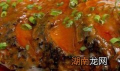 如何制作好吃美味的红烧鲤鱼 如何制作好吃美味的红烧鲤鱼的做法