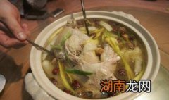 汤鸡的做法 月子清汤鸡的做法