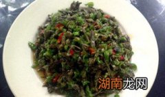 怎样炒干巴菌好吃窍门 清炒干巴菌的家常做法