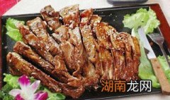 锡纸烤羊排时间和温度是多少 锡纸秘烤羊排的家常做法