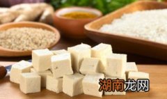 豆腐煮红杉鱼的家常做法 豆腐煮红杉鱼的家常做法大全