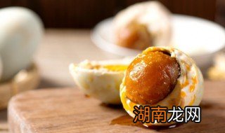 草木灰咸鸡蛋的腌制方法 草木灰咸鸡蛋的腌制方法 出油