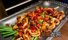 铁板鱿鱼的做法和配料 铁板鱿鱼的做法和配料视频