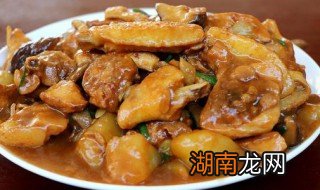 东北土豆炖鸡块的做法 土豆炖鸡块的做法
