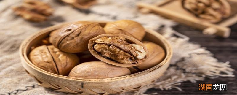 核桃受潮了怎么烘干 核桃潮了烘干还能吃吗