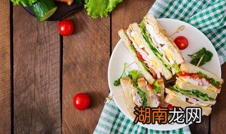 培根鸡蛋三明治的做法 培根煎蛋三明治的做法