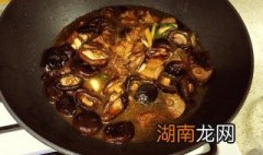 香菇魔芋炖排骨的做法 香菇魔芋炖排骨的做法视频