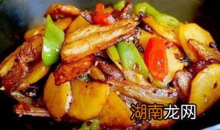腊肉炒土豆的做法 腊肉炒土豆的做法窍门