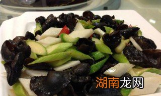 芦笋炒黑木耳的做法 芦笋炒黑木耳的做法窍门