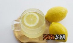 如何做柠檬蜂蜜苏打水 如何做柠檬蜂蜜苏打水窍门