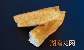 香酥鸡蛋油条的做法和配方窍门 香酥家庭鸡蛋小油条的制作方法