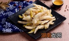 如何做出酸辣开胃的柠檬鸡爪 酸辣爽口的柠檬鸡爪怎么做