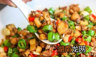 青椒鸡丁 青椒鸡丁的制作方法和配料