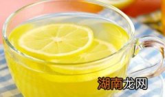 柠檬水的正确泡法美白什么时候喝 柠檬水的正确泡法