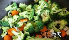 西兰花炒虾仁家常做法