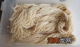 自己做面条的方法步骤 如何自己做面条好吃又简单