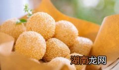 空心麻团不开裂的秘诀是什么 空心麻团的做法视频