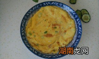 鸡蛋饼怎么煎 鸡蛋饼怎么煎软又好吃