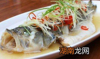 清蒸鲈鱼多少分钟最佳 清蒸鲈鱼多少分钟