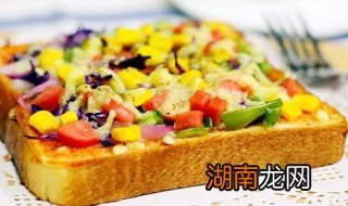 如何自制玉米吐司披萨 玉米披萨的制作过程