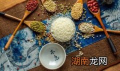 莴笋叶香肠饭怎么做才好吃 莴笋叶香肠饭怎么做