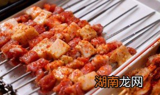 羊肉串怎么烤着吃 羊肉串怎么烤着吃好吃