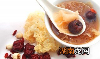 银耳莲子羹怎么做 银耳莲子羹怎么做又粘稠又好吃