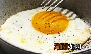 怎么做煎鸡蛋 怎么做煎鸡蛋不粘锅