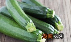 西红柿角瓜炒鸡蛋最正宗的做法 西红柿角瓜炒鸡蛋最正宗的做法大全