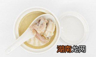 鸡和排骨一起炖放点什么才不会上火呢 鸡和排骨一起炖放点什么才不会上火