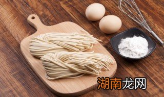 如何制作葱油拌面视频 如何制作葱油拌面