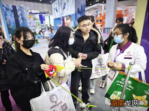 直击北京亚宠展现场：宠爱国际动物医院为何人气如此之高？