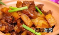 土豆炖三线肉 土豆烧猪肉三线肉的做法