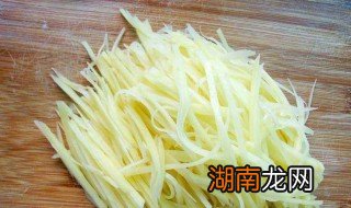 炒土豆丝擦丝还是切丝 炒土豆丝擦丝还是切丝好吃
