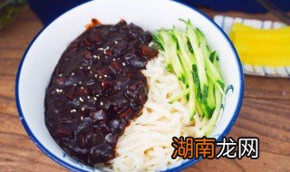 韩国炸酱的 酱是什么做的呀? 炸酱做法韩国