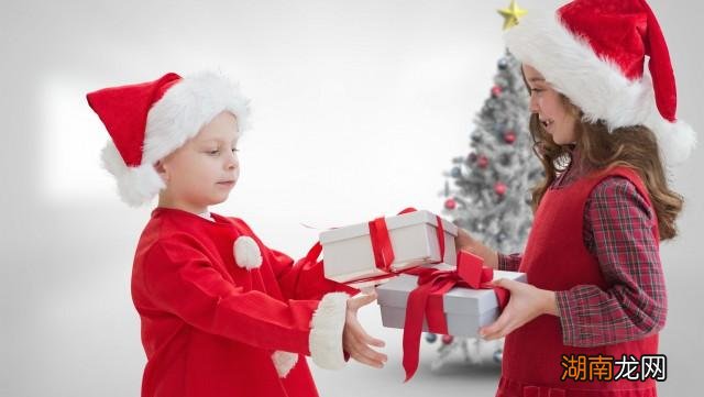 女生说谢谢你哦怎么回复 女生说谢谢咋幽默回复