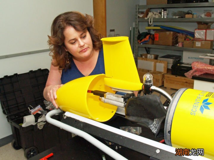 水下滑翔机机器人改善飓风预报