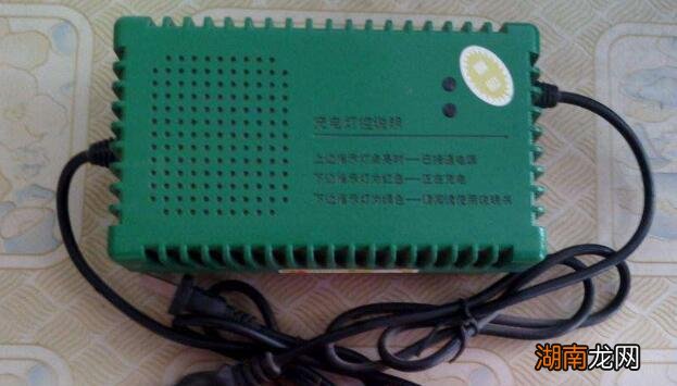 电动车充不进去电怎么办 电动车充不上电怎么回事亮绿灯