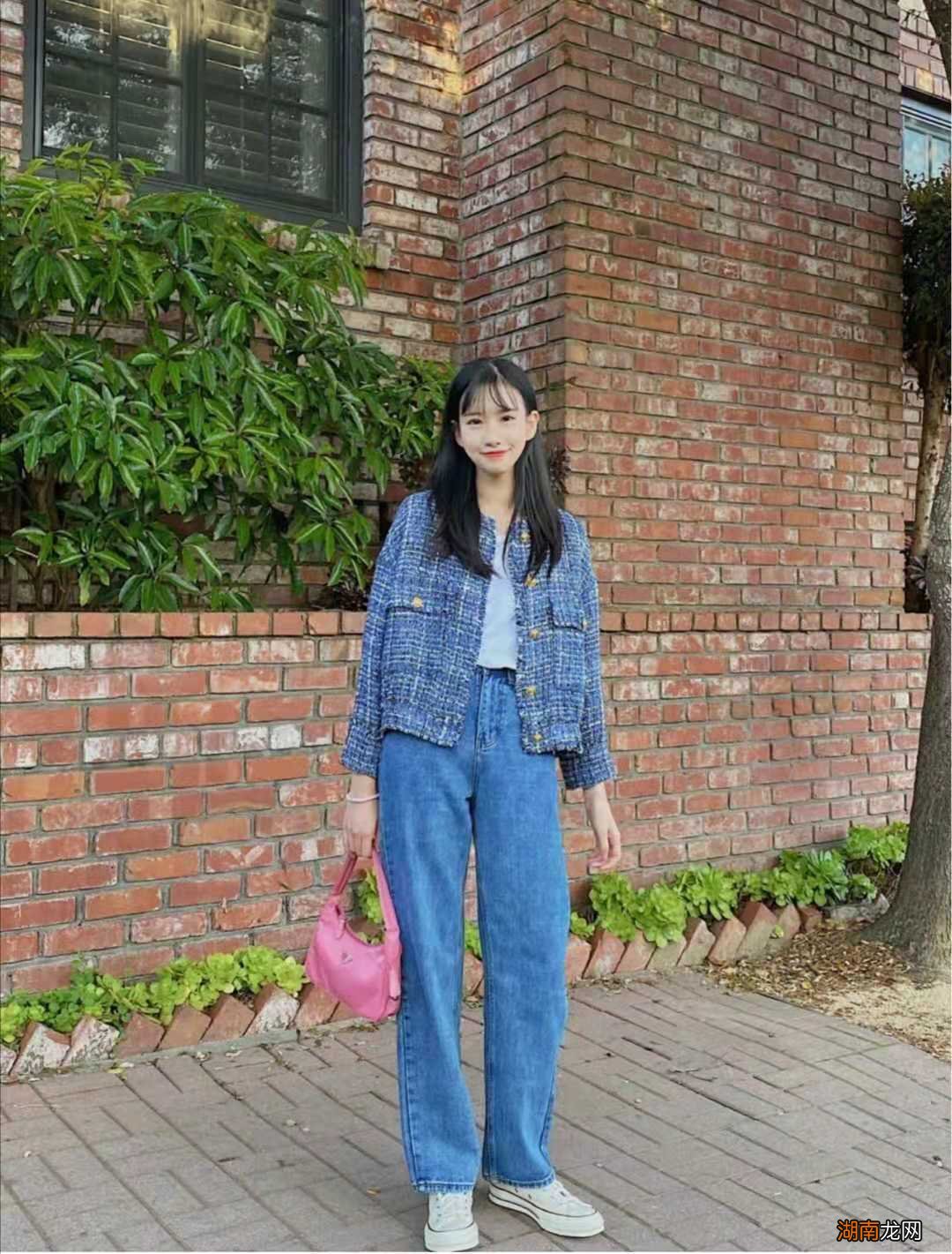 浅蓝色裤子如何搭配最佳 浅蓝色裤子配什么颜色上衣好看