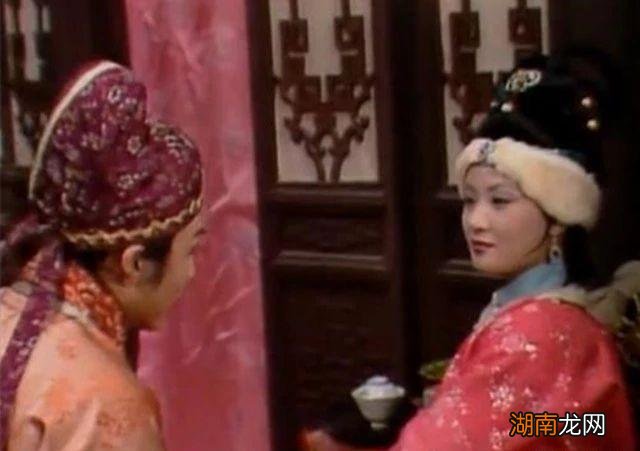 红楼梦中贾蓉和王熙凤关系暧昧吗 王熙凤和贾蓉是什么关系