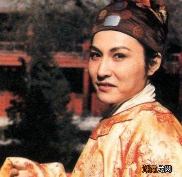 红楼梦中贾蓉和王熙凤关系暧昧吗 王熙凤和贾蓉是什么关系