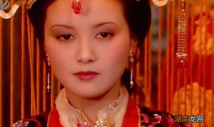 红楼梦中贾蓉和王熙凤关系暧昧吗 王熙凤和贾蓉是什么关系